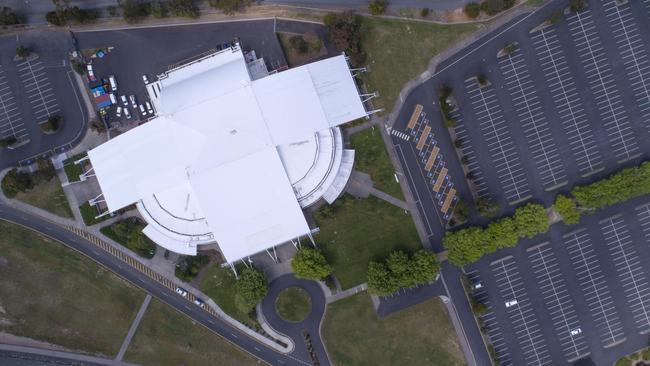 NBL owner Larry Kestelman is keen to purchase the Derwent Entertainment Centre and surrounding land.