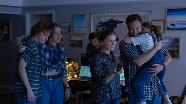 True Spirit. (L to R) Stacy Clausen as Tom Watson, Bridget Webb as Emily Watson, Cliff Curtis as Ben Bryant, Anna Paquin as Julie Watson, Josh Lawson as Roger Watson and Vivien Turner as Hannah Watson in True Spirit. Picture: Julian Panetta/Netflix