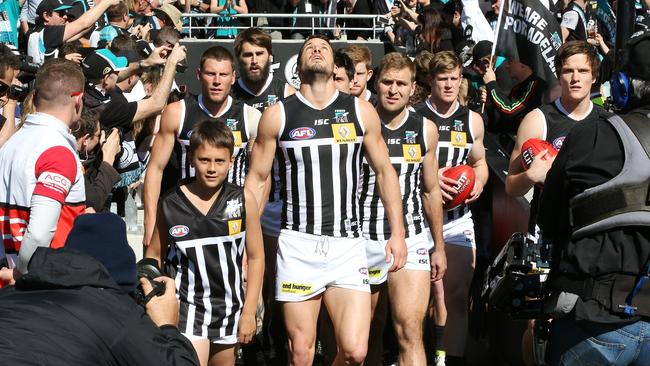 Travis Boak leads his team out onto the oval ahead of the elimination final. Picture: Sarah Reed.