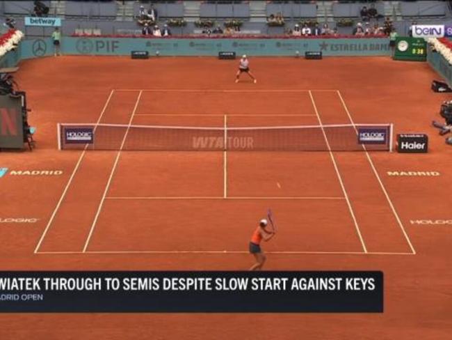 Swiatek battles past Keys to make semis