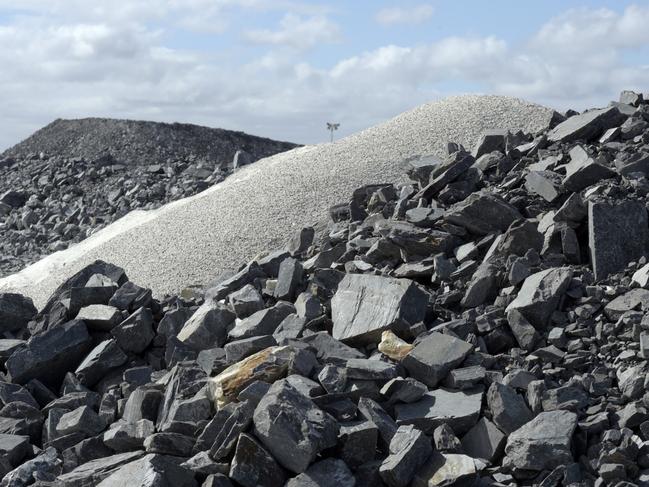Processed waste, center, sits between piles of mined rock on a waste pad at the Bald Hill lithium mine site, co-owned by Tawana Resources Ltd. and Alliance Mineral Assets Ltd., outside of Widgiemooltha, Australia, on Monday, Aug. 6, 2018. Australiaâs newest lithium exporterÂ Tawana is in talks with potential customers over expansion of itsÂ BaldÂ HillÂ mine and sees no risk of an oversupply that would send prices lower. Photographer: Carla Gottgens/Bloomberg