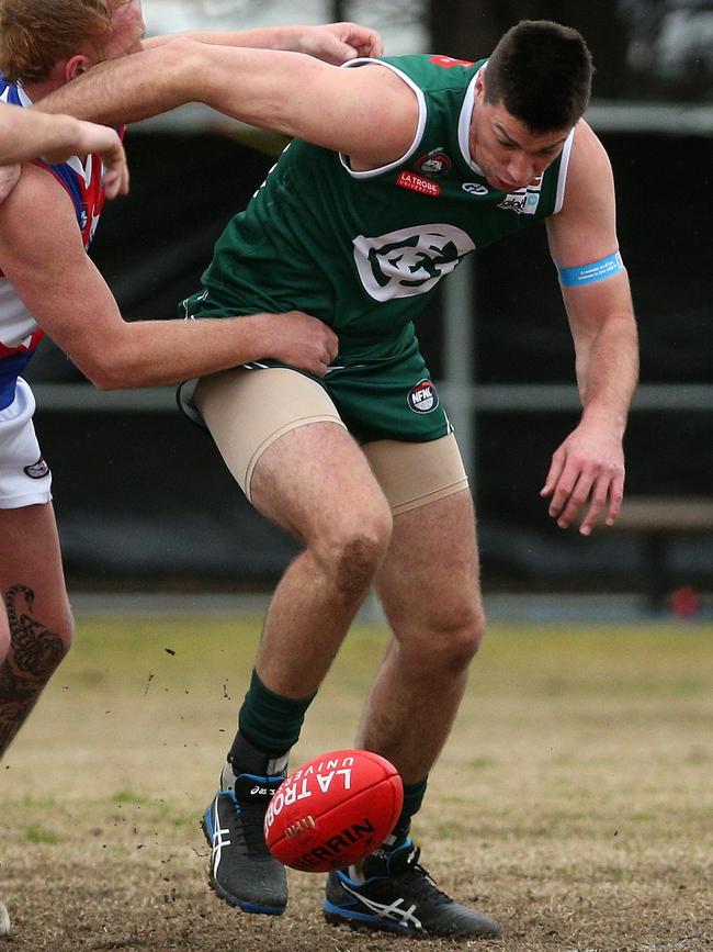 Matthew Kreuzer hunts the ball on the ground. Picture: Hamish Blair