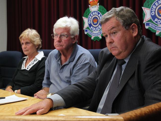 Then detective Mark Ainsworth with Priscilla and Geoff Dickie, the parents of Allison Baden-Clay