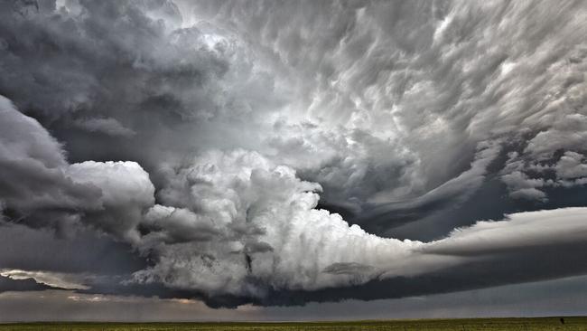 Storm Chaser: Photographer Snaps Colossal Supercells