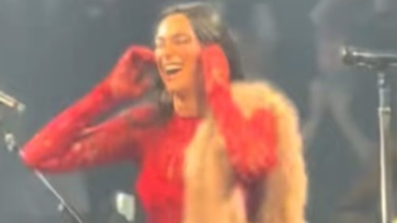 Dua Lipa surprises with onstage stunt