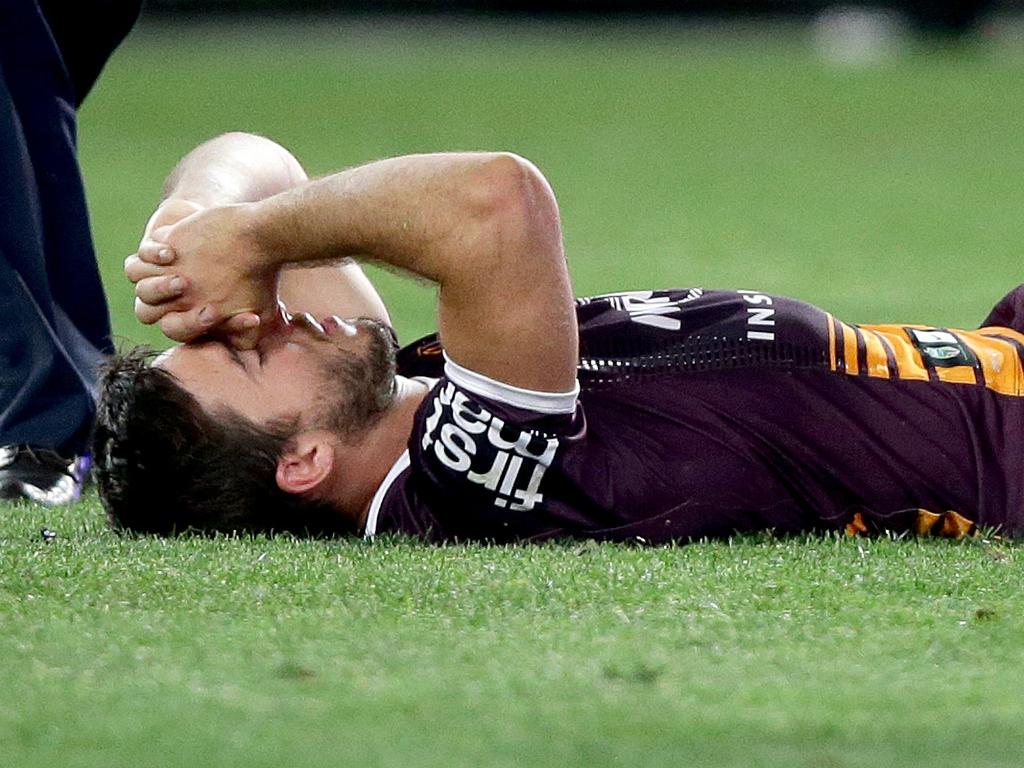 An inconsolable Ben Hunt after the 2015 grand final. Picture: Gregg Porteous