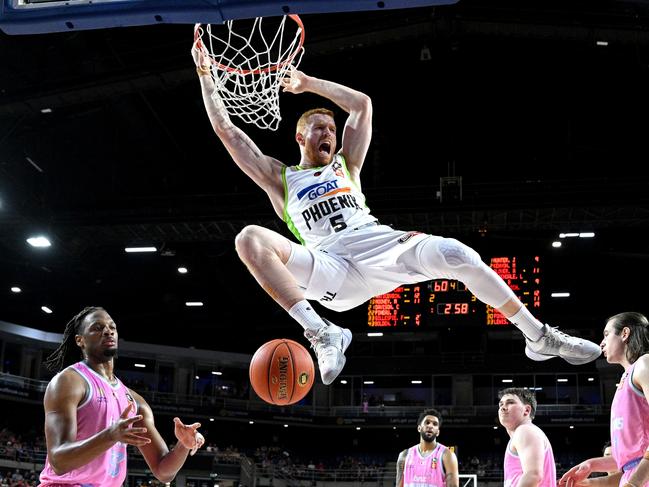 CHRISTCHURCH, NEW ZEALAND - OCTOBER 24: Angus Glover of the South East Melbourne Phoenix slam dunks during the round six NBL match between New Zealand Breakers and South East Melbourne Phoenix at Wolfbrook Arena, on October 24, 2024, in Christchurch, New Zealand. (Photo by Joe Allison/Getty Images)