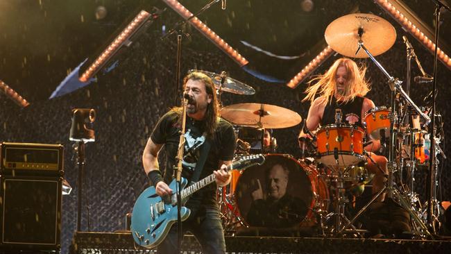 Foo Fighters frontman Dave Grohl and drummer Taylor Hawkins perform at GMHBA Stadium (aka Kardinia Park) in Geelong. Picture: Brett Schewitz / Frontier Touring