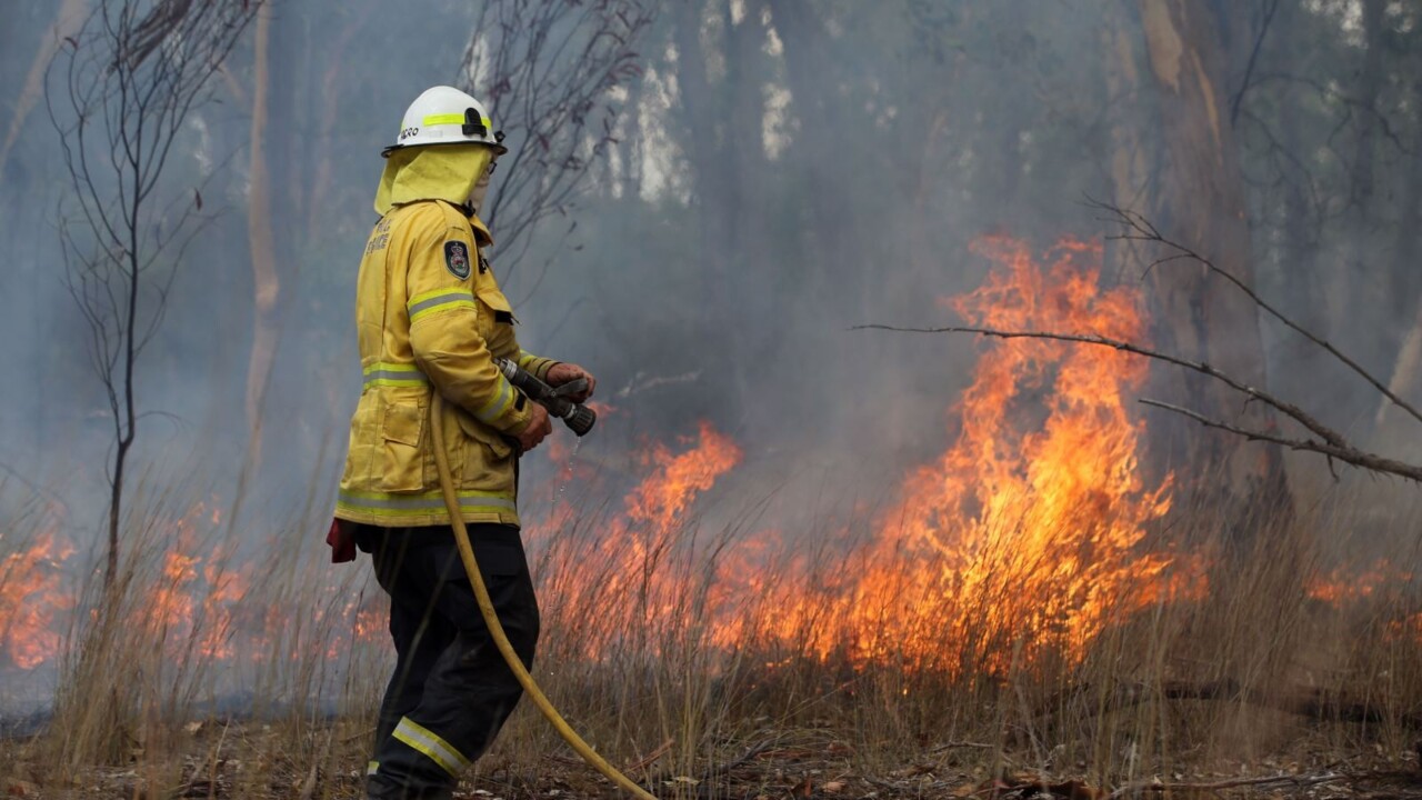 新南威尔士州失控的丛林大火加剧，悉尼国家公园关闭