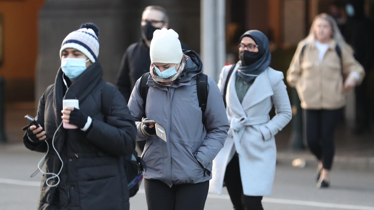 Many commuters and workers in the city continue to wear masks as Covid restrictions are eased in Melbourne. Picture: David Crosling / NCA NewsWire