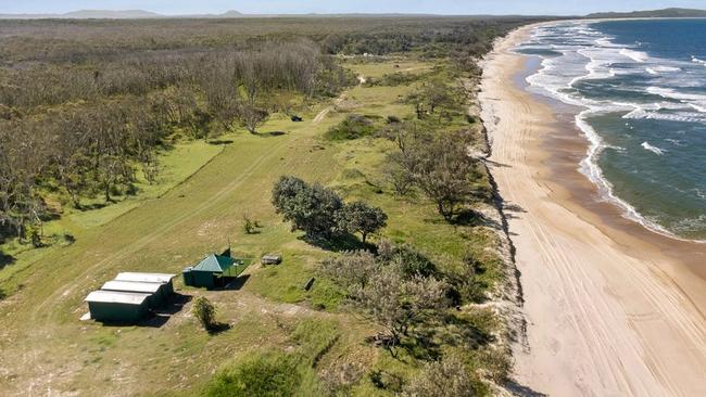 Designer Heidi Middleton and David Malouf, who own half of the land at 337 Teewah Beach Rd, Noosa North Shore, have forced the Cameron family to sell their share in the Supreme Court.