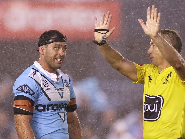 SYDNEY, AUSTRALIA - APRIL 02: Dale Finucane of the Sharks is given ten minutes in the sin bin by referee Ben Cummins during the round five NRL match between Cronulla Sharks and New Zealand Warriors at PointsBet Stadium on April 02, 2023 in Sydney, Australia. (Photo by Mark Kolbe/Getty Images)