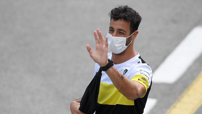 Renault's Australian driver Daniel Ricciardo waves as he walks at the Circuit de Catalunya in Montmelo near Barcelona on August 13, 2020 ahead of the Spanish F1 Grand Prix. (Photo by Josep LAGO / AFP)