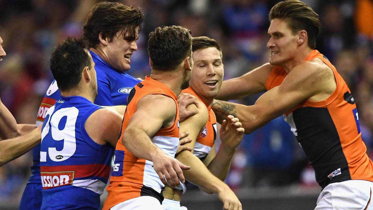 Players remonstrate with Toby Greene of the Giants after an incident with Luke Dahlhaus in Round 21, 2017.