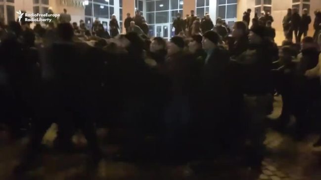 Kazakh Protesters Clash With Security Forces in Almaty thumbnail