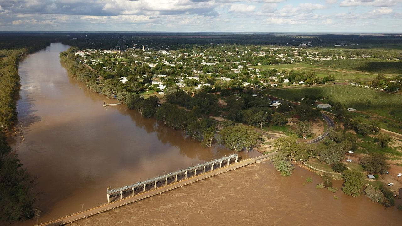 St floods Residents warned be ready to evacuate with 12m peak