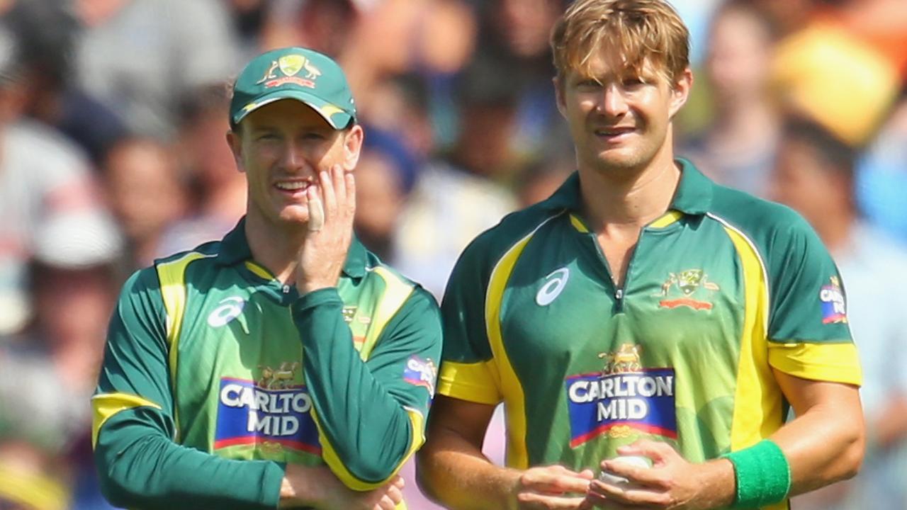 MELBOURNE, AUSTRALIA - JANUARY 18: Captain George Bailey and Shane Watson of Australia set the field during the One Day International match between Australia and India at the Melbourne Cricket Ground on January 18, 2015 in Melbourne, Australia. (Photo by Scott Barbour/Getty Images)