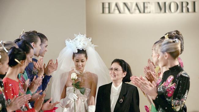 Hanae Mori walking on the catwalk after the presentation of her autumn-winter 2004-05 haute couture collection in Paris. (Photo by JEAN-PIERRE MULLER / AFP)