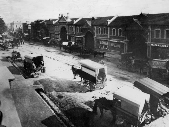 Outside the East End Market in 1905.