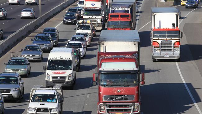 125 people have died on Victoria’s roads this year. (AAP Image/David Crosling)