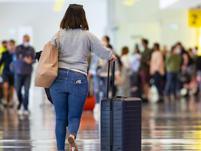 CANBERRA, AUSTRALIA - NewsWire Photos NOVEMBER 28, 2021: Passengers arrive at Canberra Airport with Australia announcing new measures for incoming travellers in response to the emergence of the Omicron COVID-19 variant , Canberra. Picture: NCA NewsWire / Martin Ollman