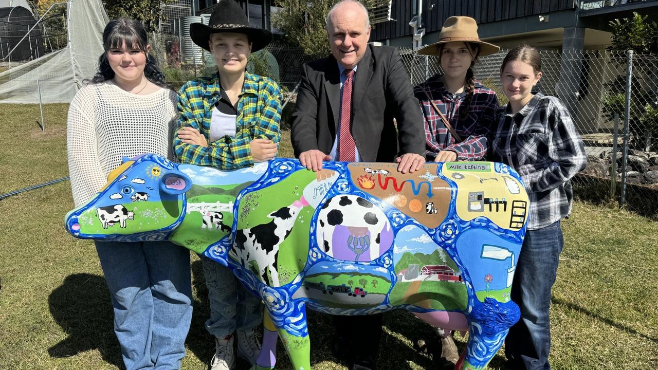 Students Ezrielle Ball, Evie Rullis, school principal Peter South, Alexandra Strainic, Bella Leighton with their moo-ving artwork. Picture: supplied