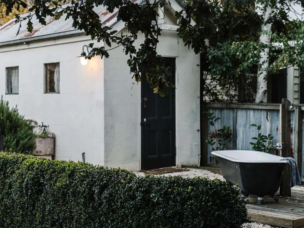 Ah, nothing like a beautiful, outdoor tub. Picture: Stayz