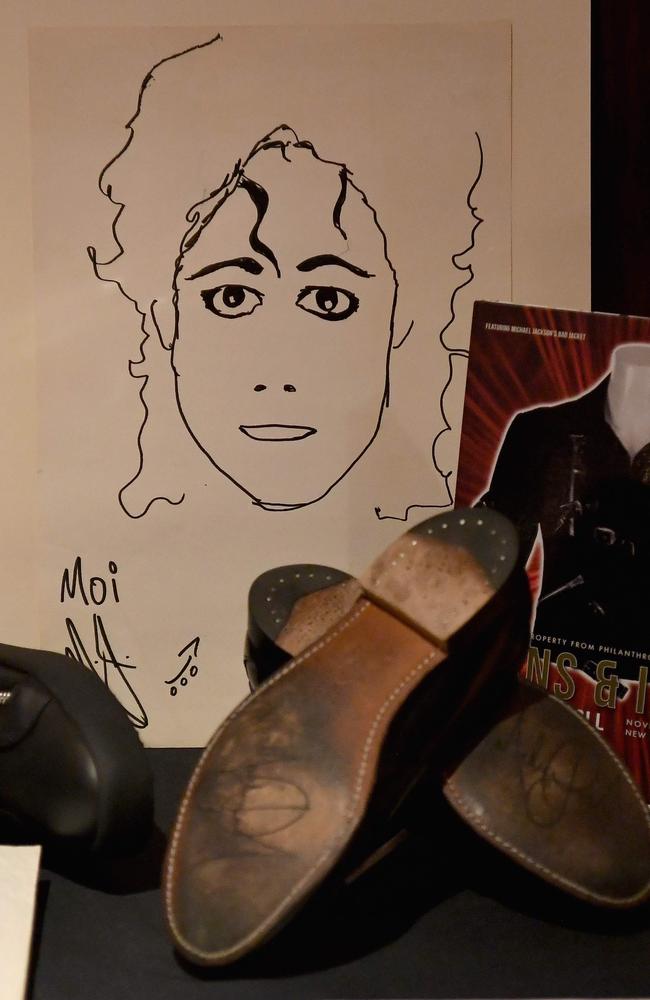 Michael Jackson's unseen sketches including self-portraits of the King of  Pop to sell for £150,000 - Mirror Online