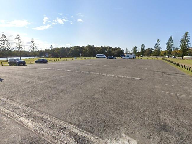 Pelicans Wharf, The Entrance North. Car park. Terilbah Reserve