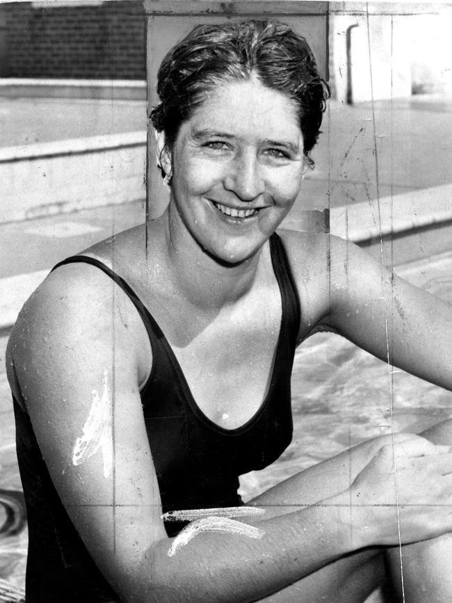 Swimmer Dawn Fraser training at Olympic Pool, Adelaide, 24 Nov 1961.