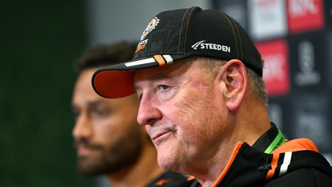 Tim Sheens will quit his coaching role a year early.