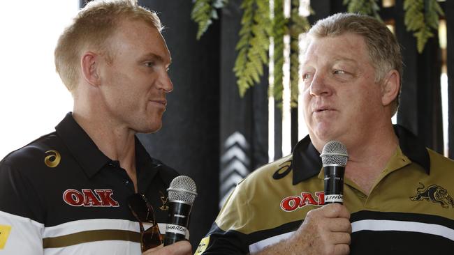 Peter Wallace has a chat with Phil Gould at the Penrith Christmas party.