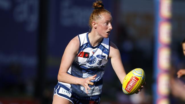 PERTH, AUSTRALIA - OCTOBER 26: Aishling Moloney of the Cats looks to dispose the ball during the round nine AFLW match between Waalitj Marawar (West Coast Eagles) and Geelong Cats at Mineral Resources Park, on October 26, 2024, in Perth, Australia. (Photo by James Worsfold/Getty Images)