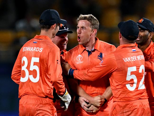 Netherlands' Logan van Beek (C) celebrates with teammates after taking the wicket of South Africa's David Miller during the 2023 ICC Men's Cricket World Cup one-day international (ODI) match between South Africa and Netherlands at the Himachal Pradesh Cricket Association Stadium in Dharamsala on October 17, 2023. (Photo by Money SHARMA / AFP) / -- IMAGE RESTRICTED TO EDITORIAL USE - STRICTLY NO COMMERCIAL USE --