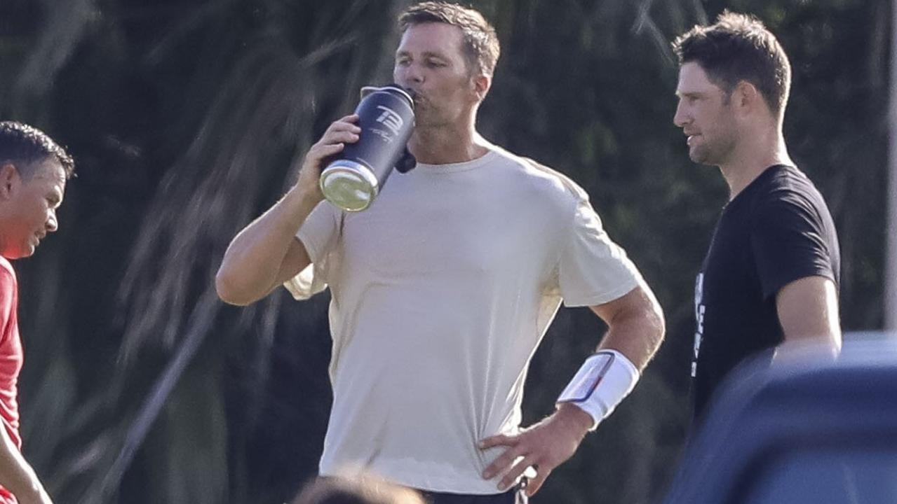 Tampa Bay Buccaneers quarterback Tom Brady is defying advice around holding team workouts amid the coronavirus pandemic. (Chris Urso/Tampa Bay Times via AP)