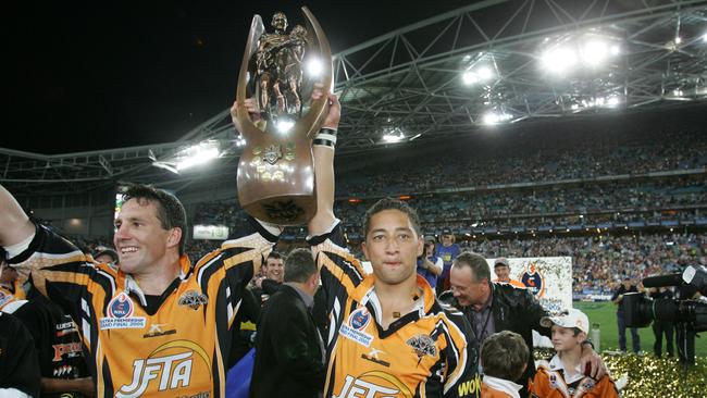 Mark O'Neill (L) and Benji Marshall hold Telstra Premiership Trophy during a lap of honour after Wests Tigers beat the North Queensland Cowboys in the 2005 grand final.