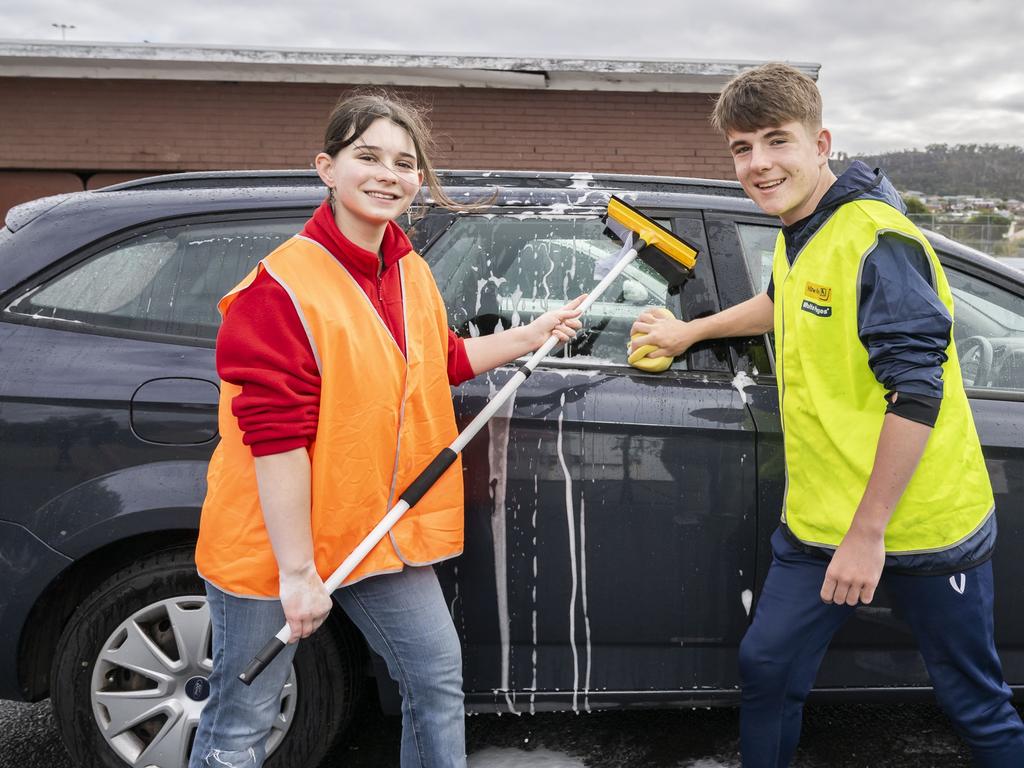 Grade 10 students Ella Stops and Nic Standen clean up. Picture: Caroline Tan