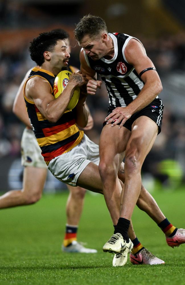 Dan Houston collects Izak Rankine with a huge bump. Picture: Mark Brake/Getty Images