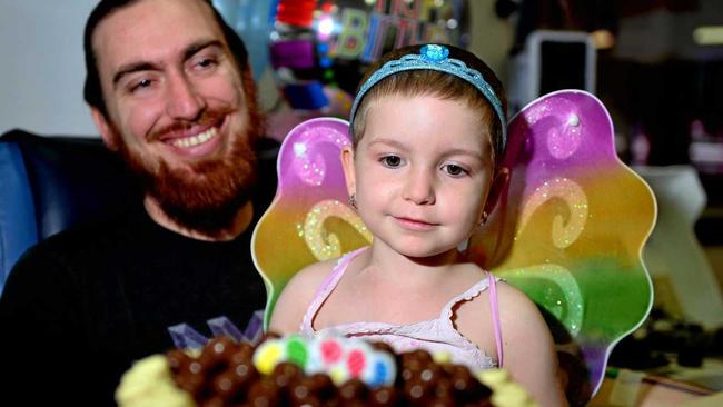 Elki Guymer with dad Jevon who is giving blood to help his daughter, who has leukemia. Picture: John McCutcheon