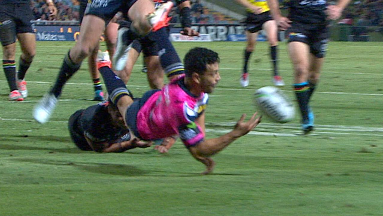 Jordan Kahu combined with John Asiata to produce a freak try assist for Murray Taulagi.