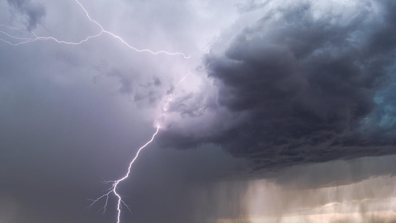 Large hail predicted as severe storms approach | Daily Telegraph