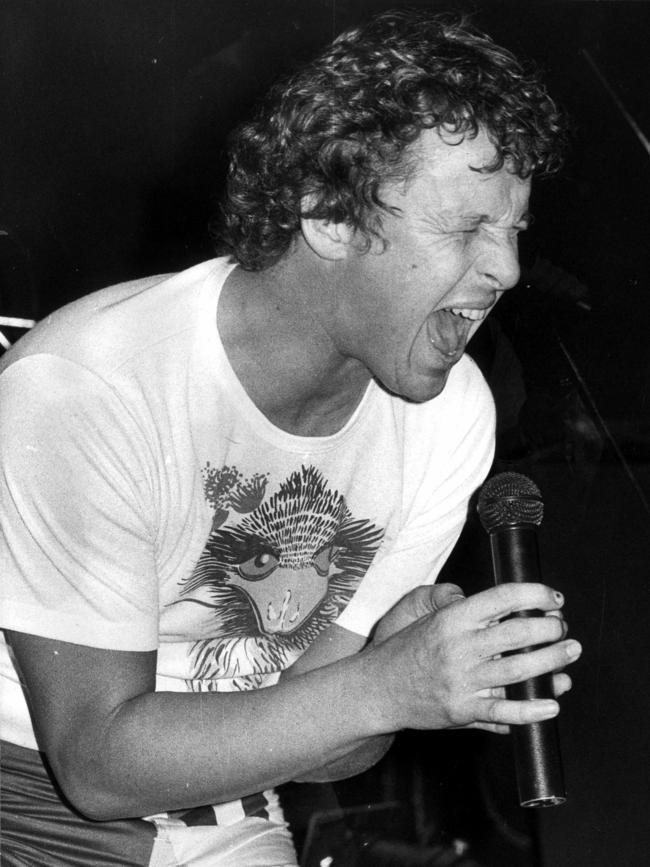 Graeme “Shirley” Strachan of Skyhook at Thebarton Theatre in 1983.