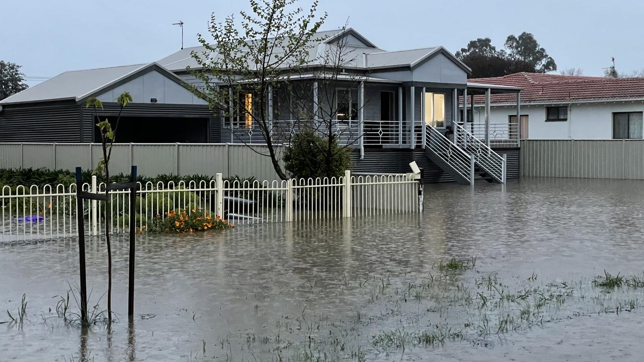 Victorian floods: Victorians warned to be ready to leave as mass ...