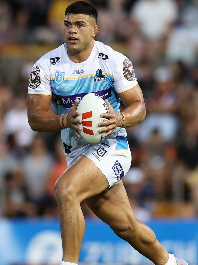 David Fifita of the Titans runs the ball during the round one NRL match between the Wests Tigers and the Gold Coast Titans at Leichhardt Oval on March 05, 2023 in Sydney, Australia. (Photo by Cameron Spencer/Getty Images)