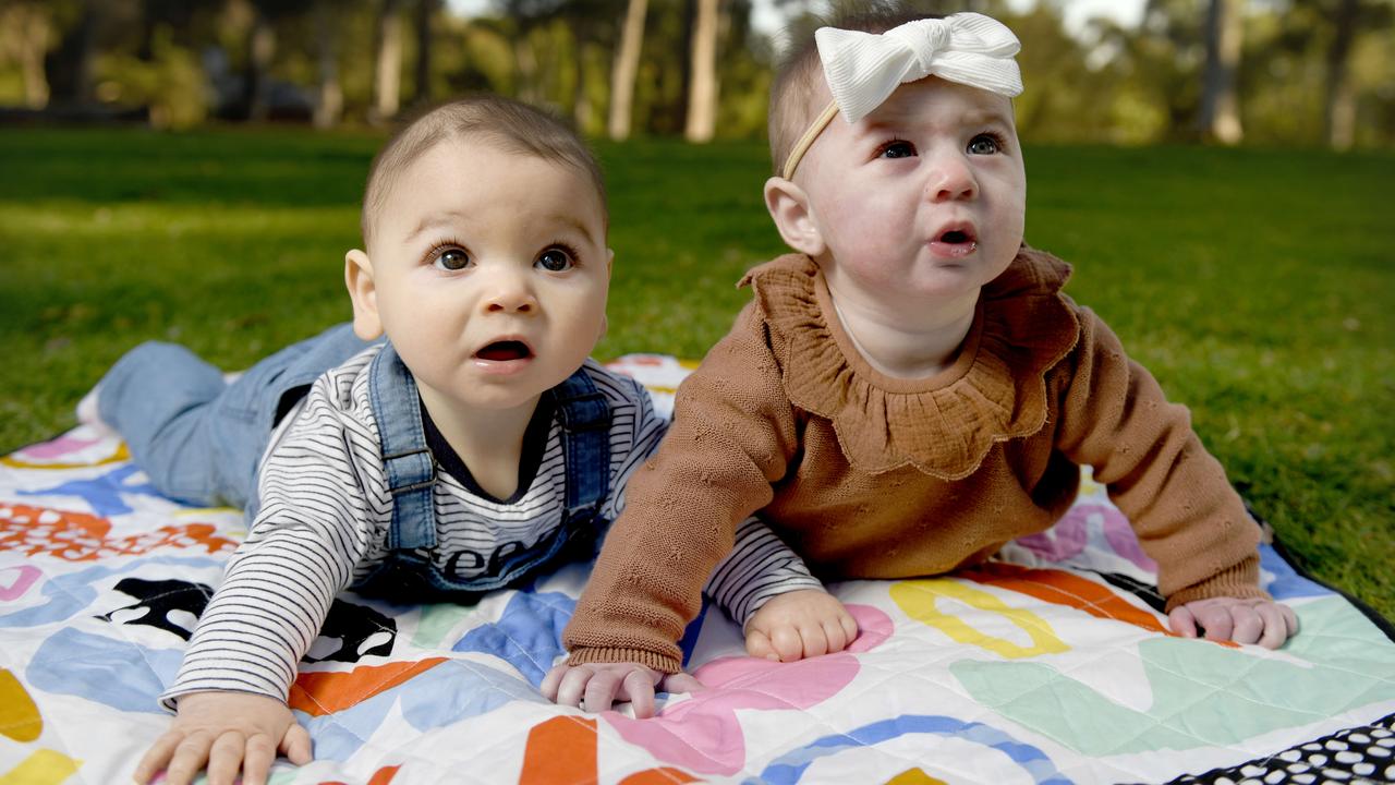 Oliver, 7 months (left) and Charlotte, 5 months. Picture: NCA NewsWire/Naomi Jellicoe