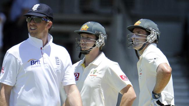 Steve Smith (L) and Michael Hussey team up for Australia during the 2010/11 Ashes.