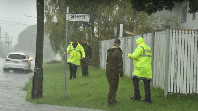 Townsville Police and 3rd Brigade soldiers doorknock in Hermit Park, warning residents to evacuate as heavy rain lashes Townsville. Picture: Evan Morgan