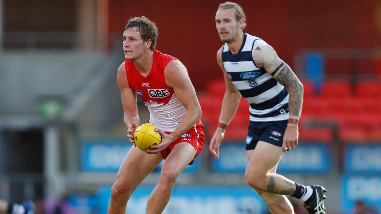 GOLD COAST, AUSTRALIA - SEPTEMBER 20: Jordan Dawson of the Swans in action during the 2020 AFL Round 18 match between the Sydney Swans and the Geelong Cats at Metricon Stadium on September 20, 2020 in Gold Coast, Australia. (Photo by Michael Willson/AFL Photos via Getty Images)