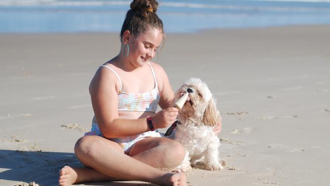 Laura Barnacz shares a Noosa Paws Dicecream with her dog Benji. Picture: Supplied.