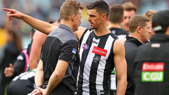 Nathan Buckley chats to Scott Pendlebury.